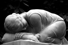 sleepy girl (Ohlsdorf Hauptfriedhof HH)